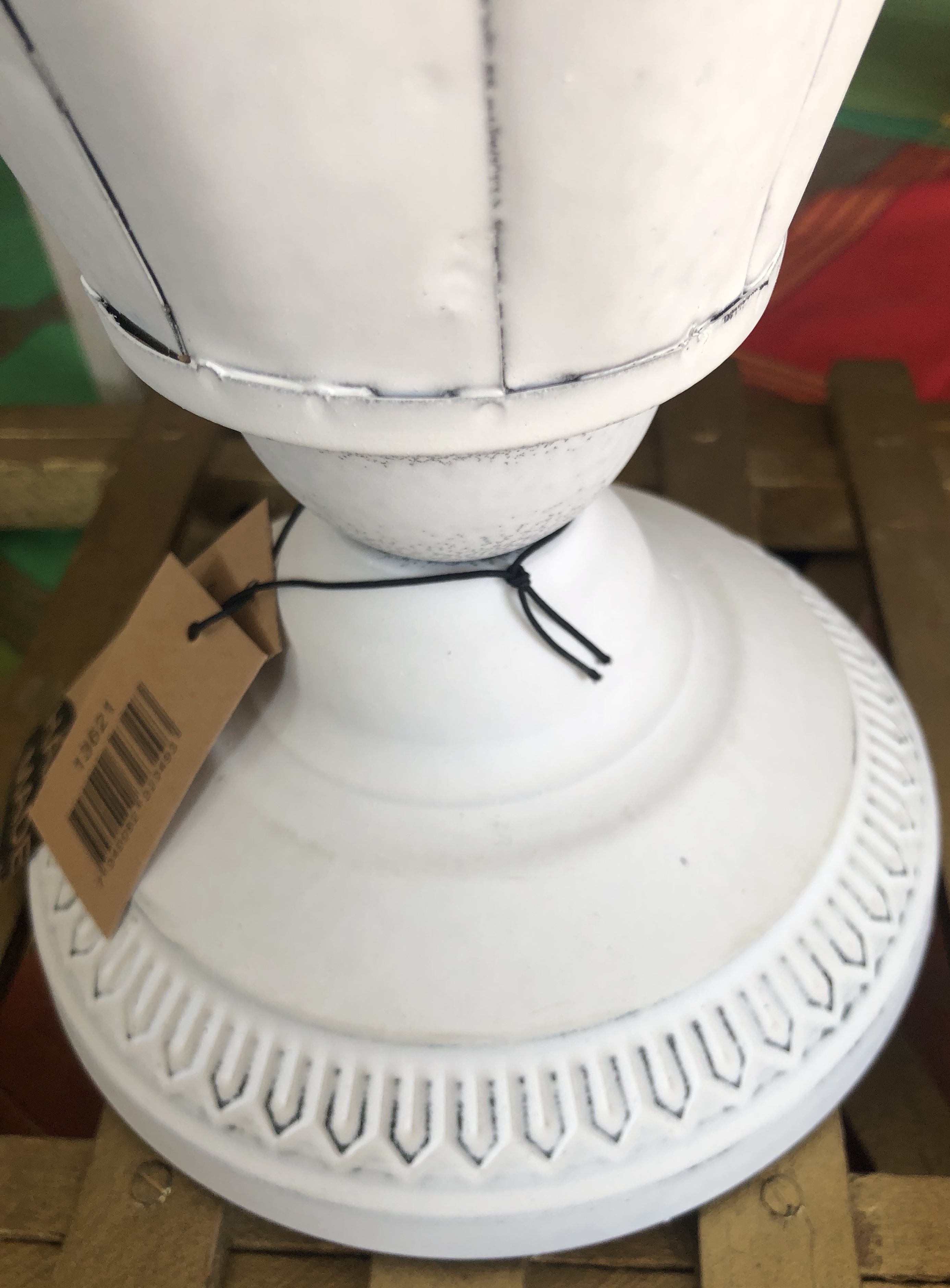 Härligt paraplyställ i vit metall