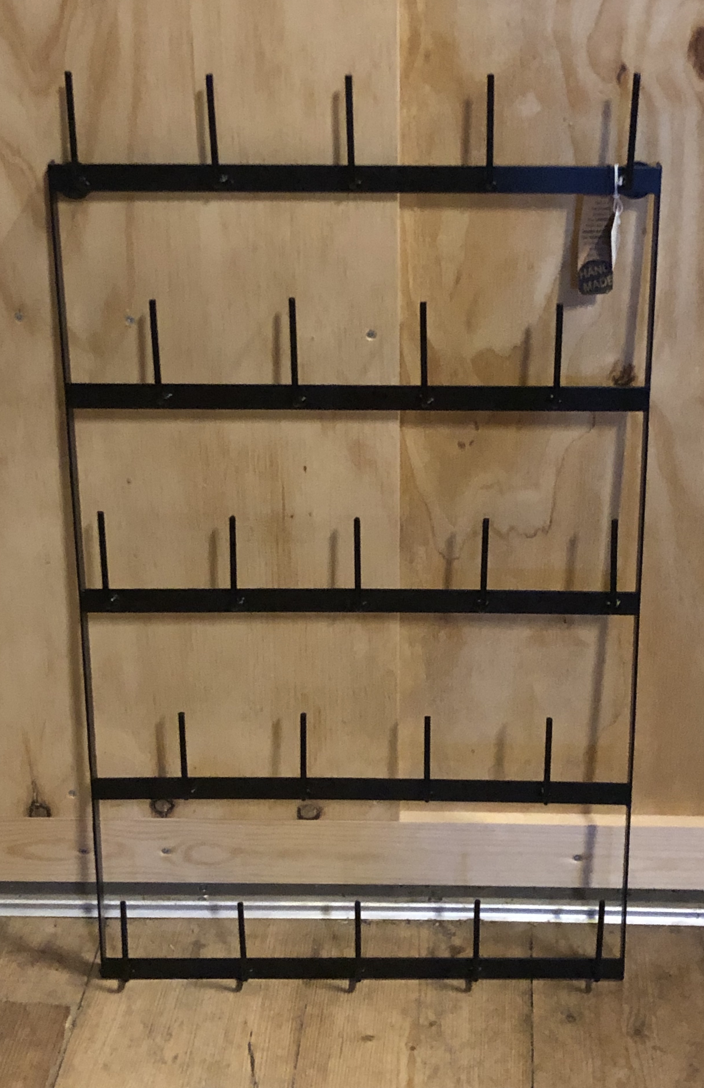 Underbar vägghängd hållare