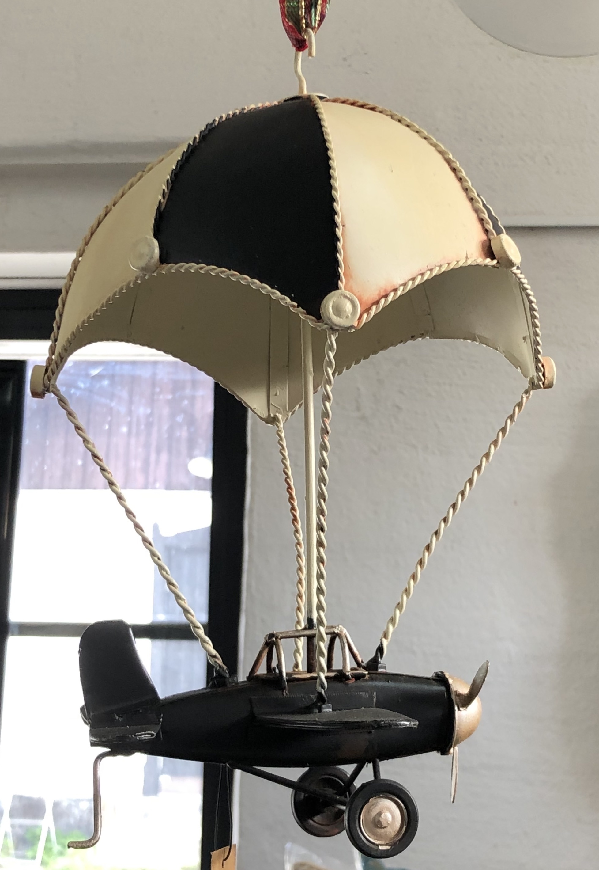 Läcker fallskärm med flygplan