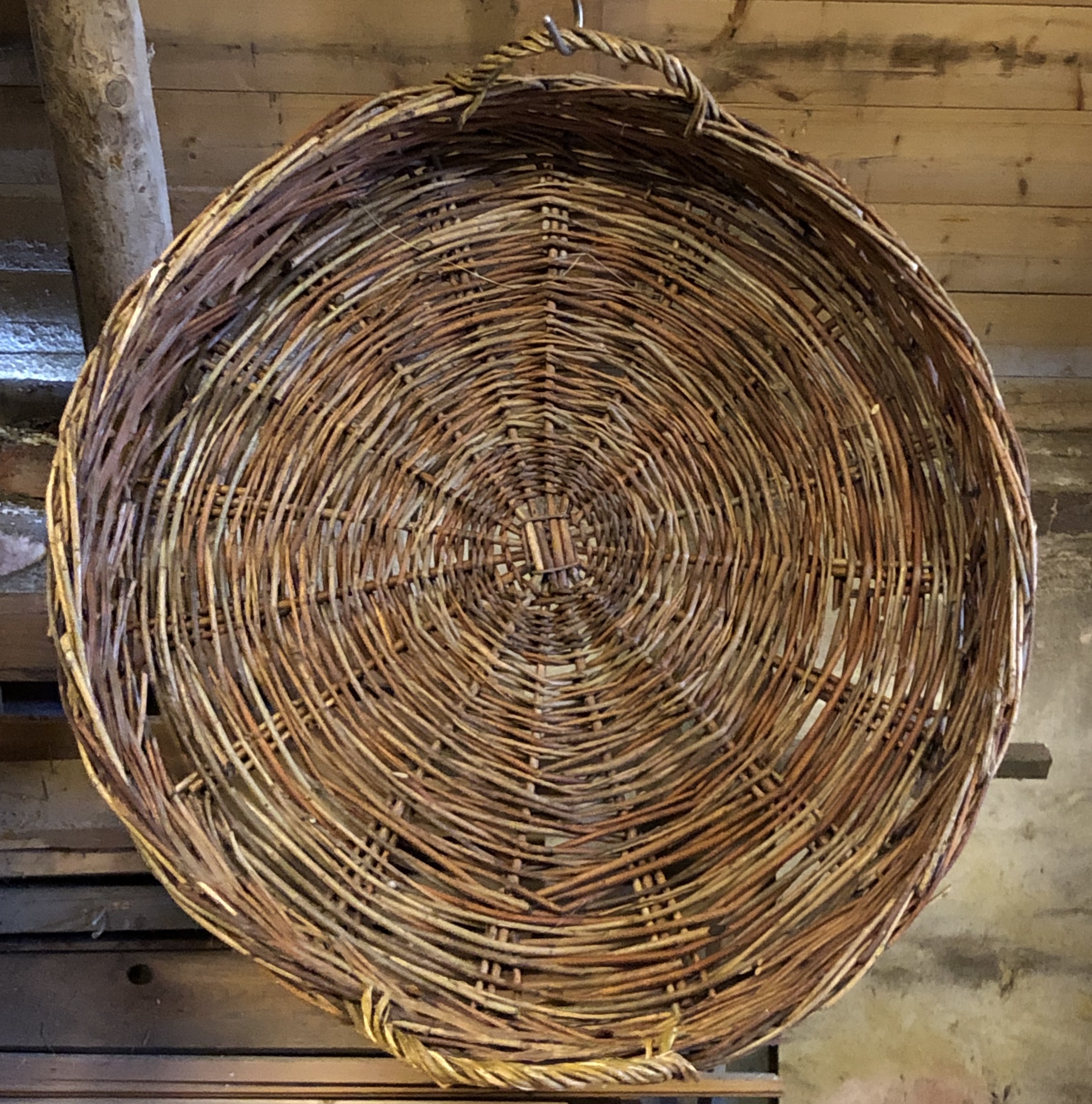 Härlig stor pilkorg