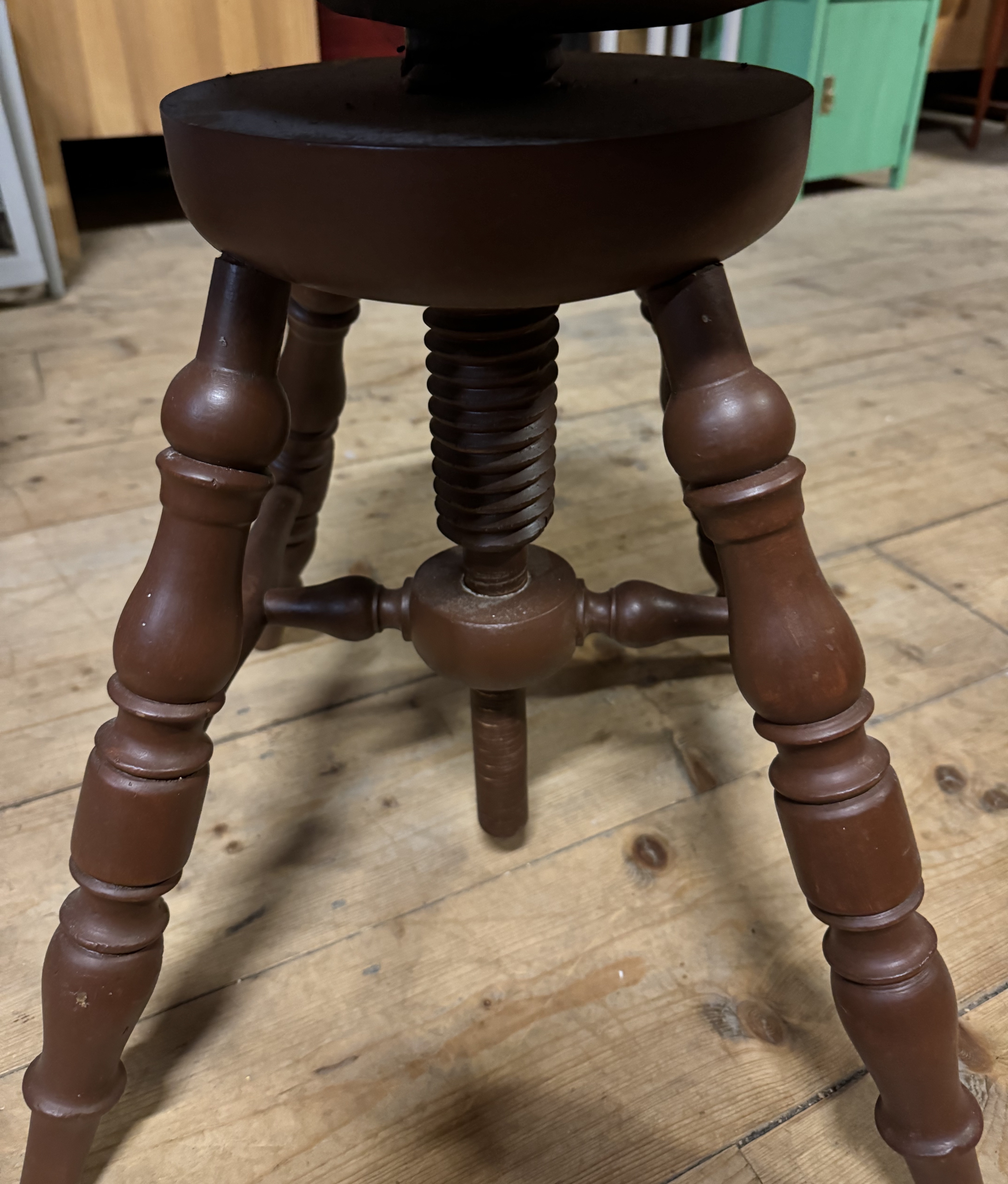 Fin äldre snurrpall