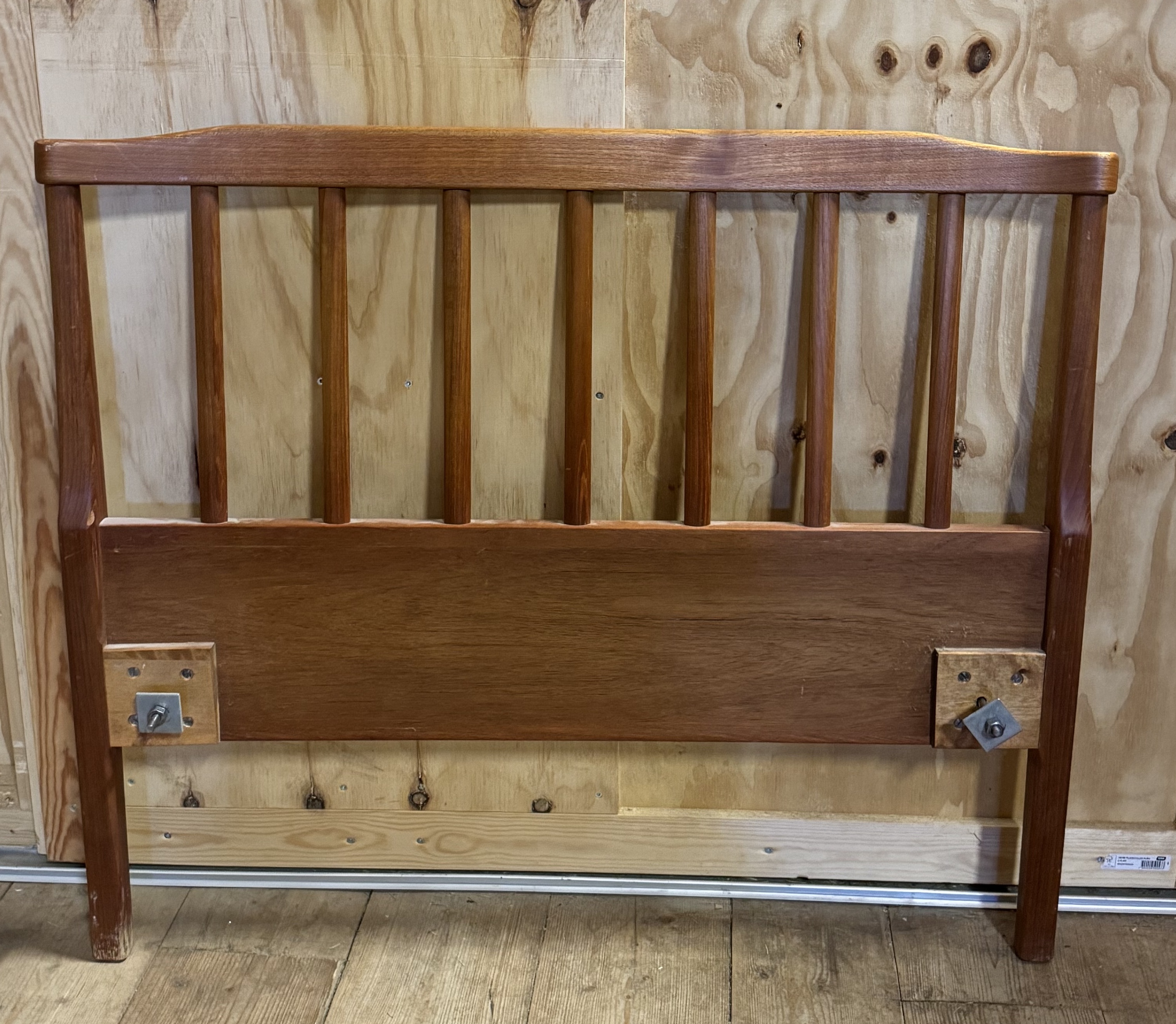 Underbar sängram i teak, Aveny, Carl Malmsten