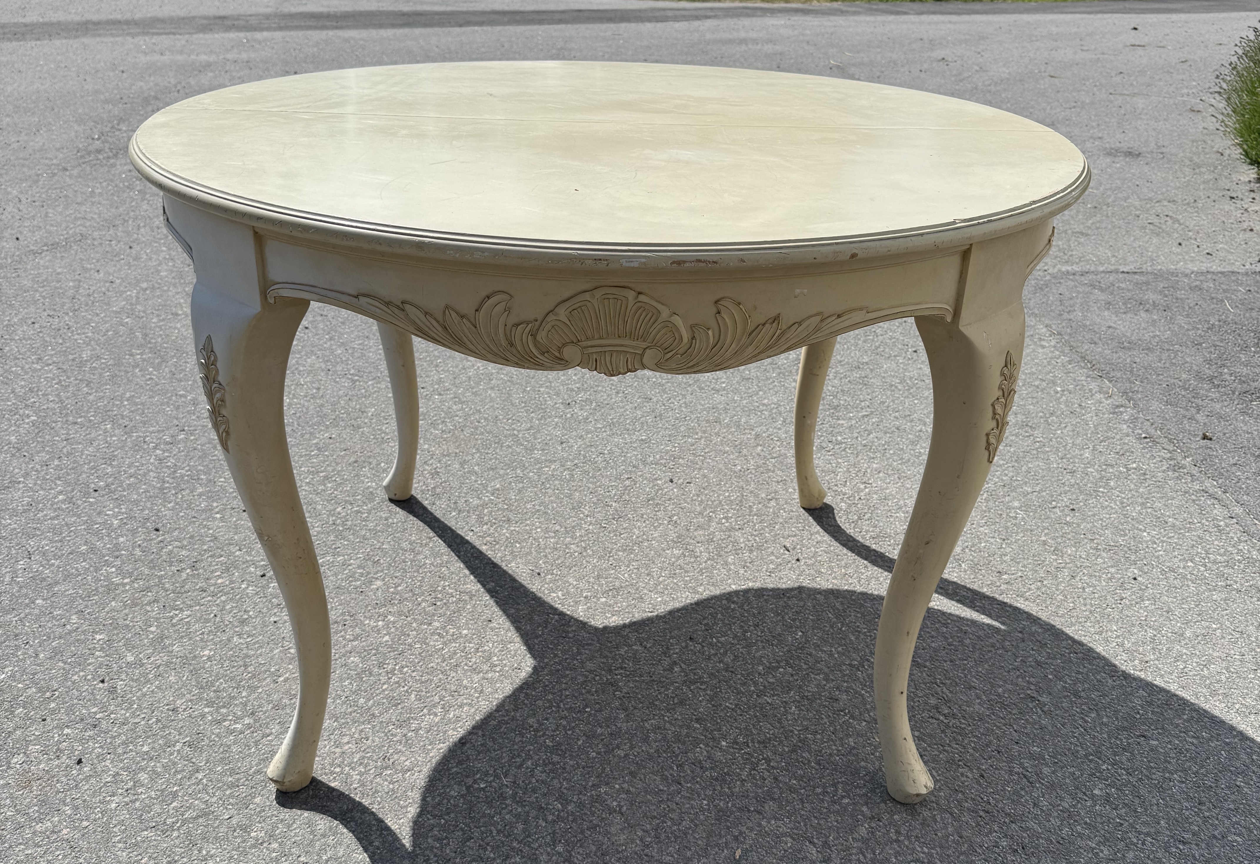 Härlig matbord + 6 stolar ,rokoko