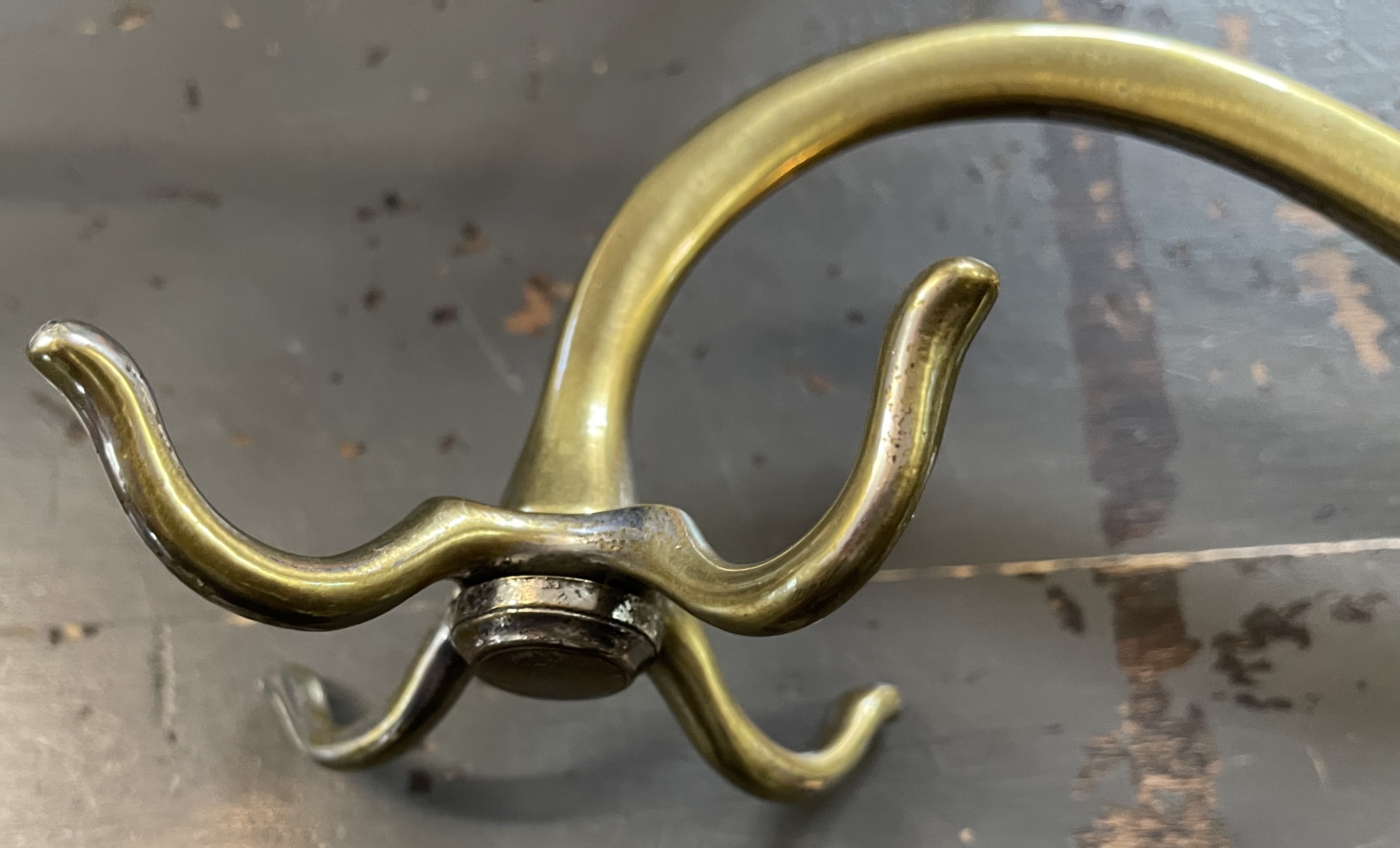 klädkrok, studentkrok mässing