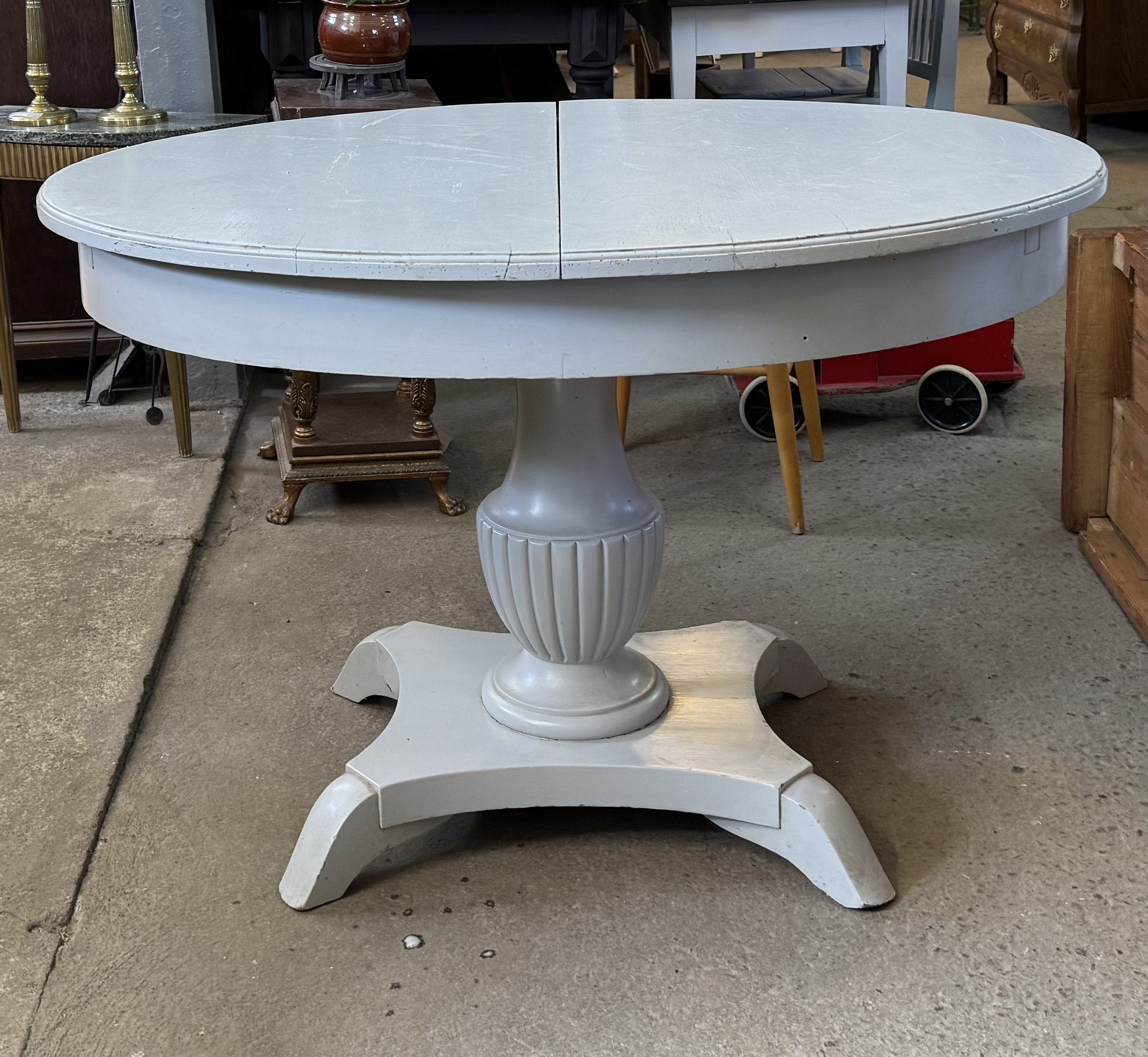 Läckert pelarbord med två iläggsskivor